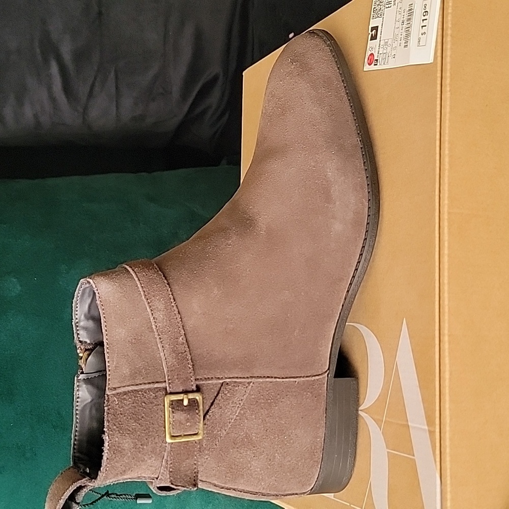 Mens size 10 Boot